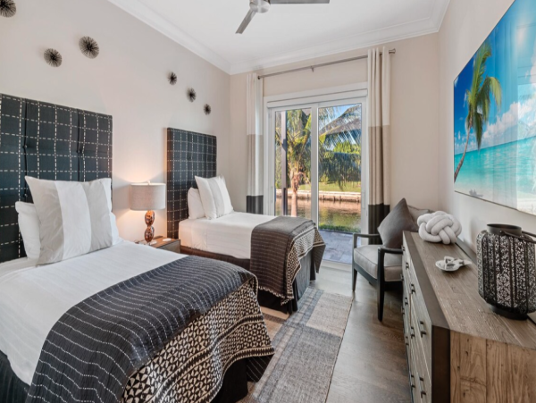 Discover Luxurious Waterfront Retreats - Unmatched Bay Views